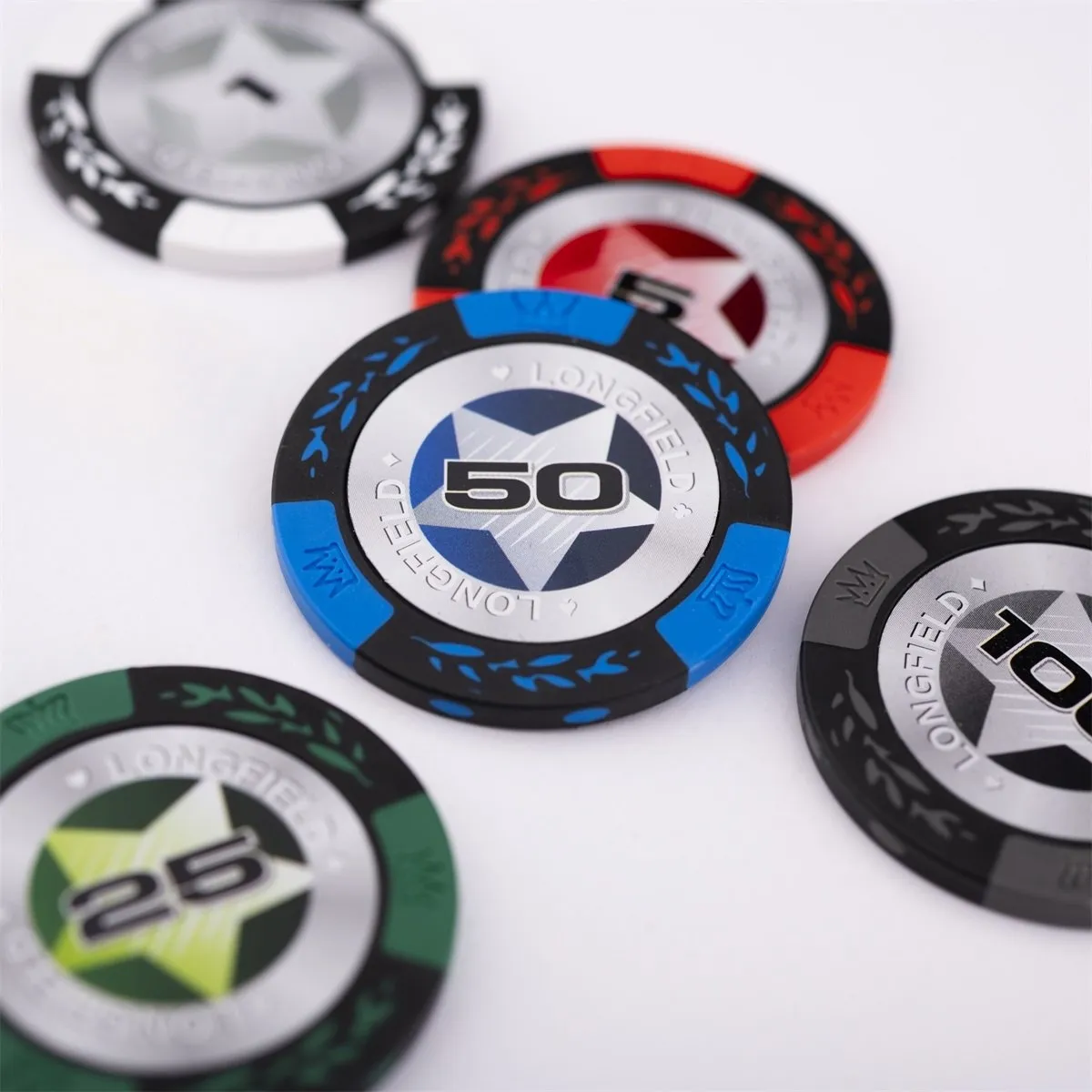 Pokerio rinkinys sidabrinės spalvos dėkle, 500 žetonų, 14g su vertėmis