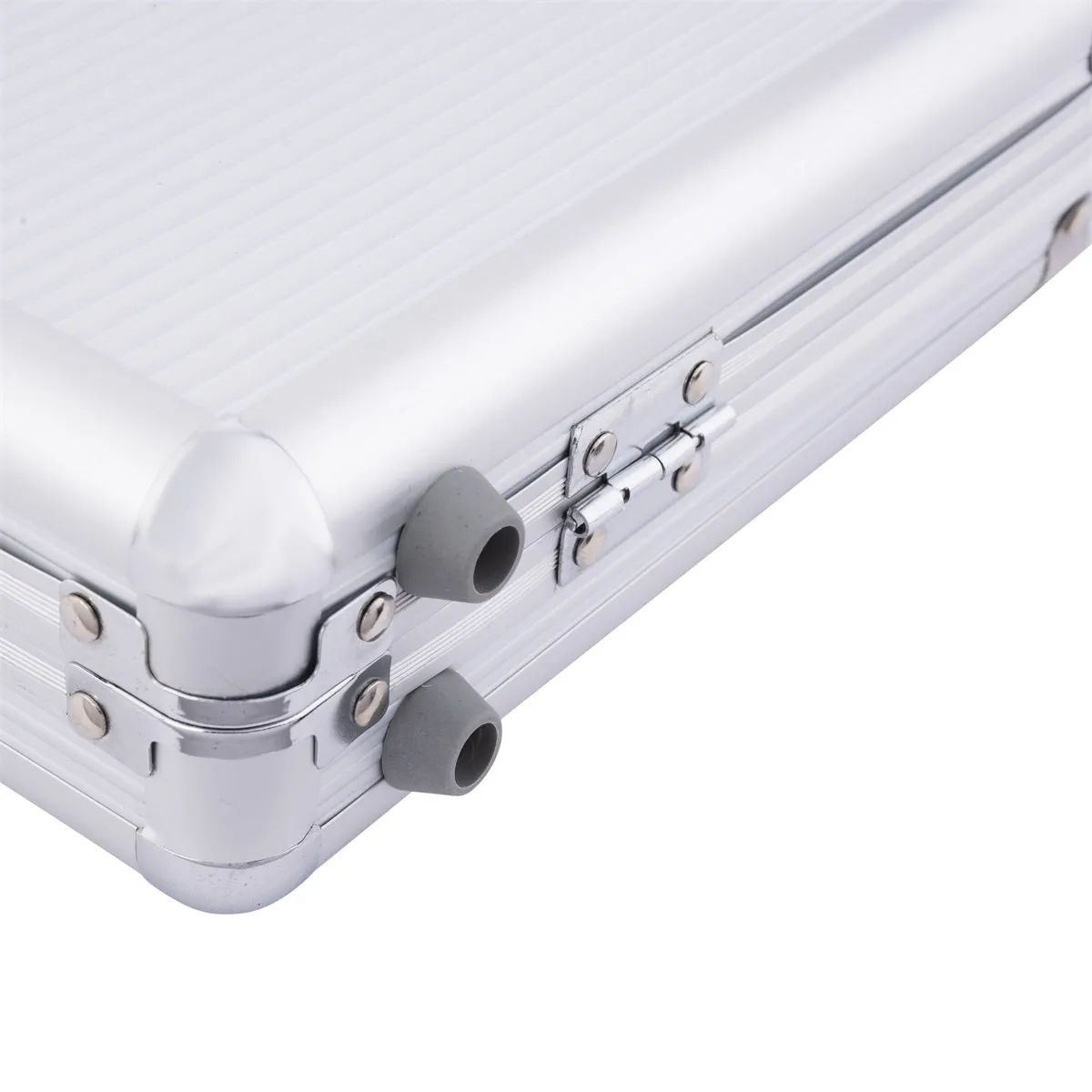 505ebe8474314c857bbf8b5a4bf5e86ae8cd72b6 Pokerio rinkinys sidabrinės spalvos dėkle, be verčių, 500 žetonų 11.5g