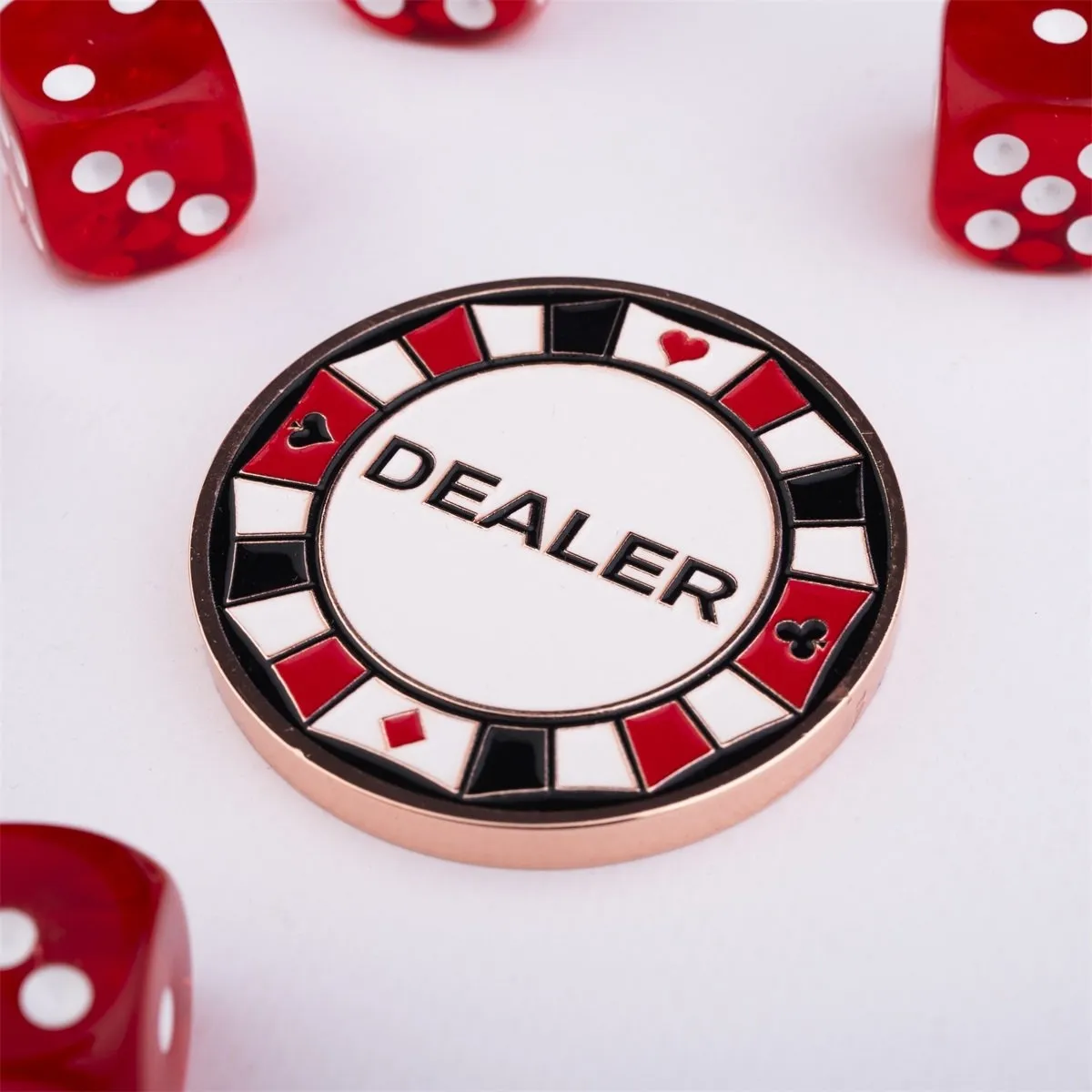 92692dbb3e9f43aa18683db6fb10bc4d834c907d Pokerio rinkinys juodame aliuminio dėkle, 300 žetonų, 14g su vertėmis