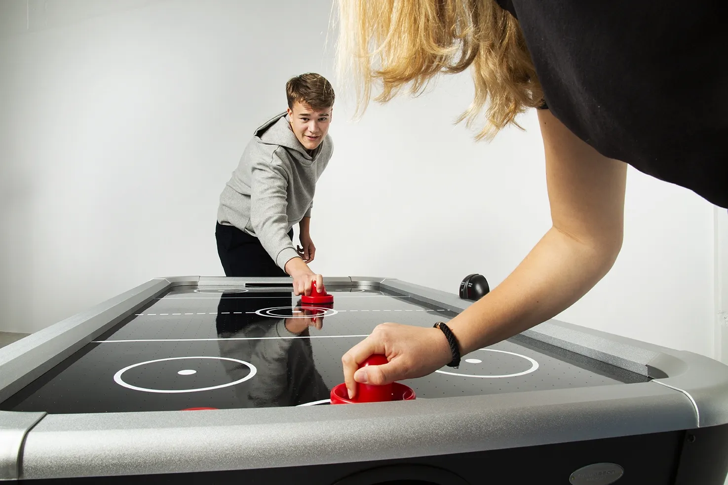 95a0544 Oro ritulio stalas Spectrum Black 6