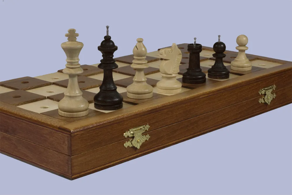 achmatai_akliesiems_ir_sutrikusio_reg_jimo Šachmatai akliesiems ir sutrikusio regėjimo 35x35x2,2cm