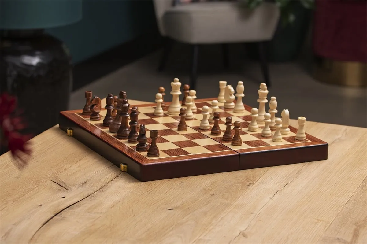 bc5b6d69122607f8e741da864b2641ce4208514a Medinis sulankstomas šachmatų rinkinys, uosio mediena, 45.5 x 45.5 x 6.8 cm