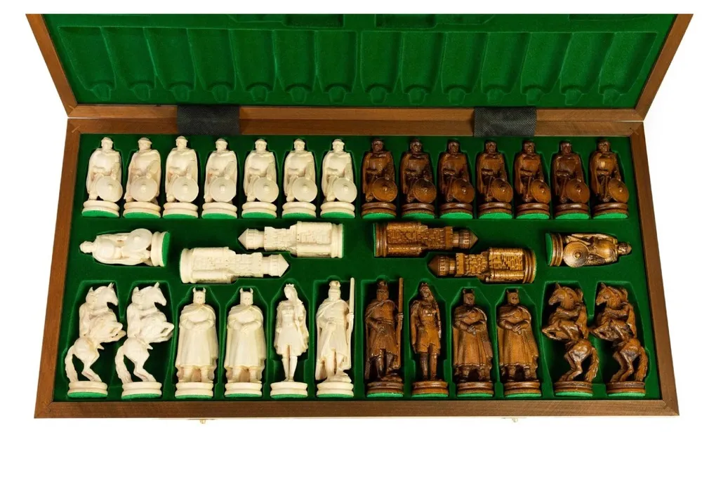 dsc1538-edit Šachmatai Knight 645x323x80mm, karalius 125mm