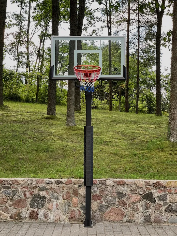 ibetonuojamas_krepsinio_stovas_b-sport_fortus_ground_mounted_basketball_stand_12_1 Įbetonuojamas krepšinio stovas Bilaro Fortus 136x80cm, 8mm grūdintas stiklas