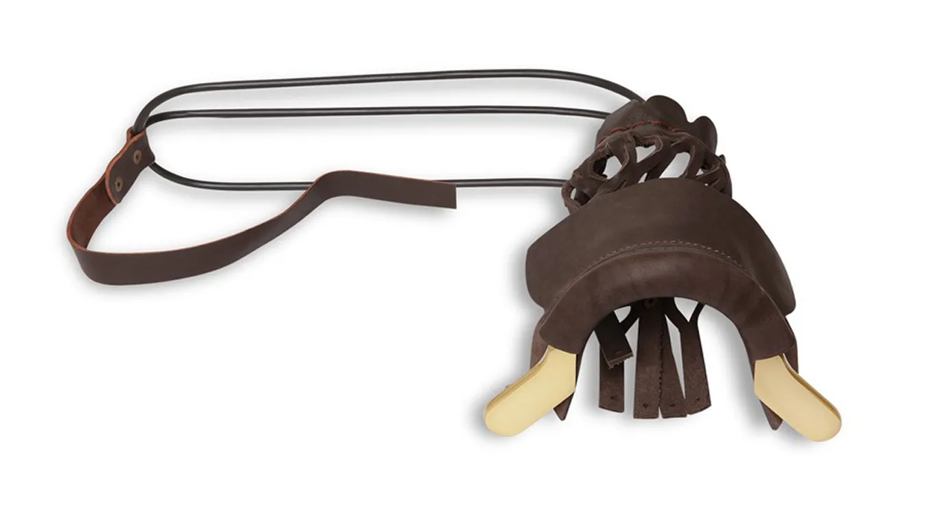 luzos_su_latakais_varis_oda_2 Kišenių komplektas biliardo stalui su latakais, oda/žalvaris