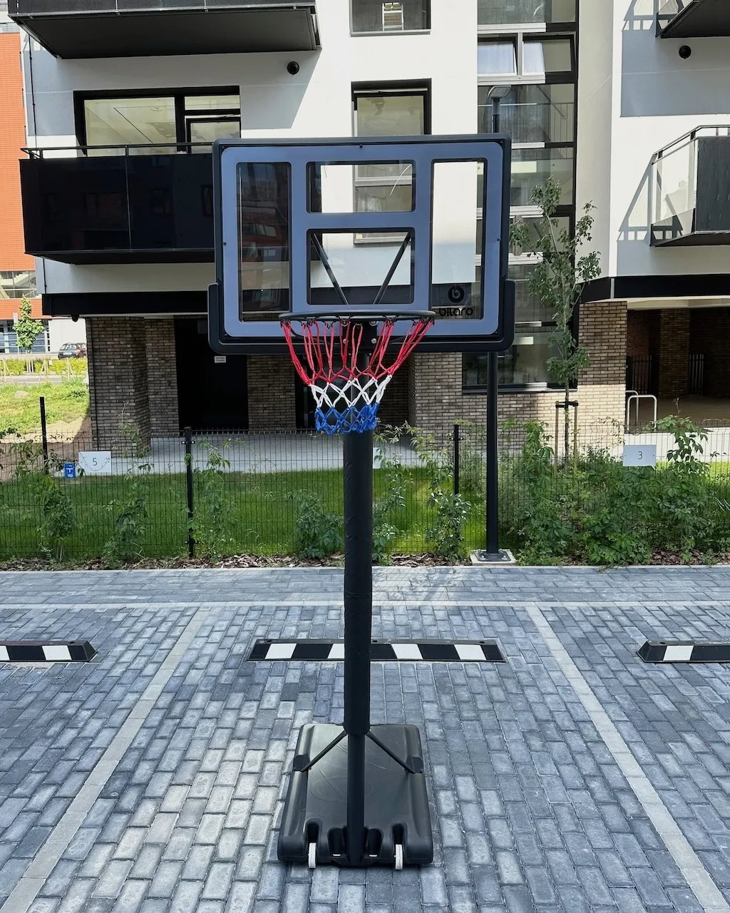 Mobilus krepšinio stovas Bilaro Madison 110x75cm + apsauga + kamuolys